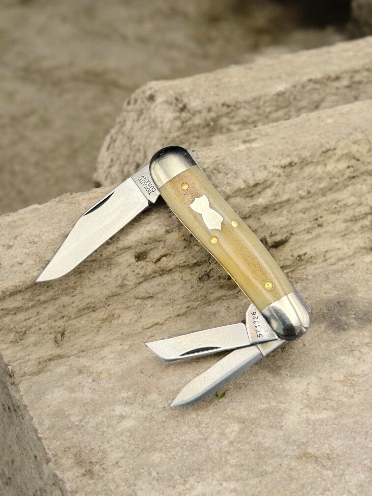 Great Eastern Cutlery GEC #571326 - Tidioute Cutlery 1095 Carbon Steel Geppetto Whittler Sandstone Smooth Bone – Bild 2