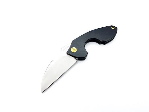 NAVAJAS BARBUDO, Magallanes Zigarren Cutter Tool Messer, schwarze Titangriffe, gelbe Schrauben/Spacer M390 Nr. 10
