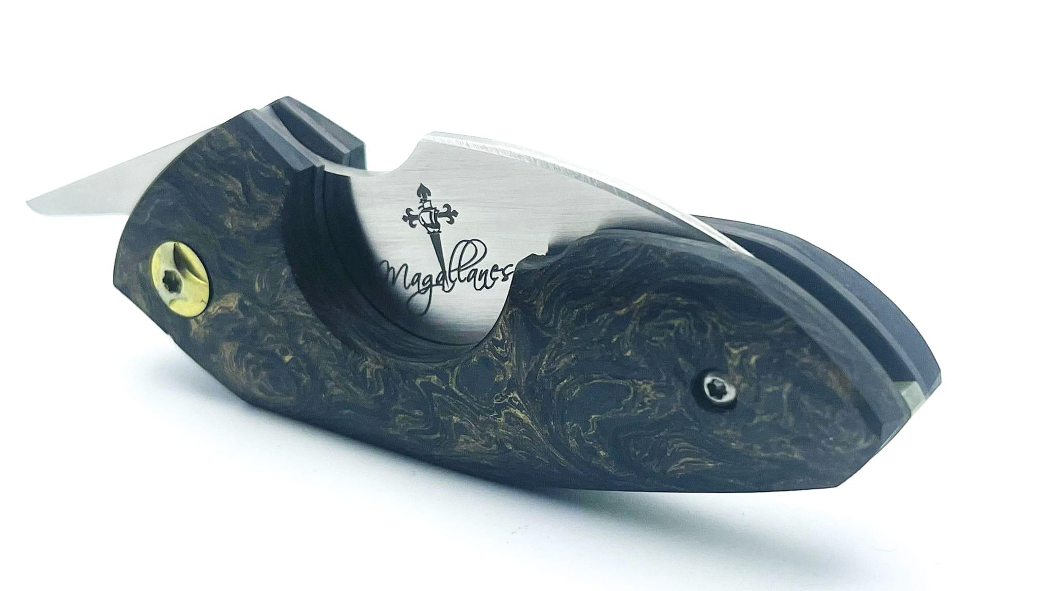 NAVAJAS BARBUDO, Magallanes Cigar Cutter Friction Folder, GOLDEN FATCARBON, SCHWARZER TITAN LINER & SPACER / GELBE ACHSSCHRAUBE, M390, handgemacht FULL CUSTOM / No. 5 – Bild 5