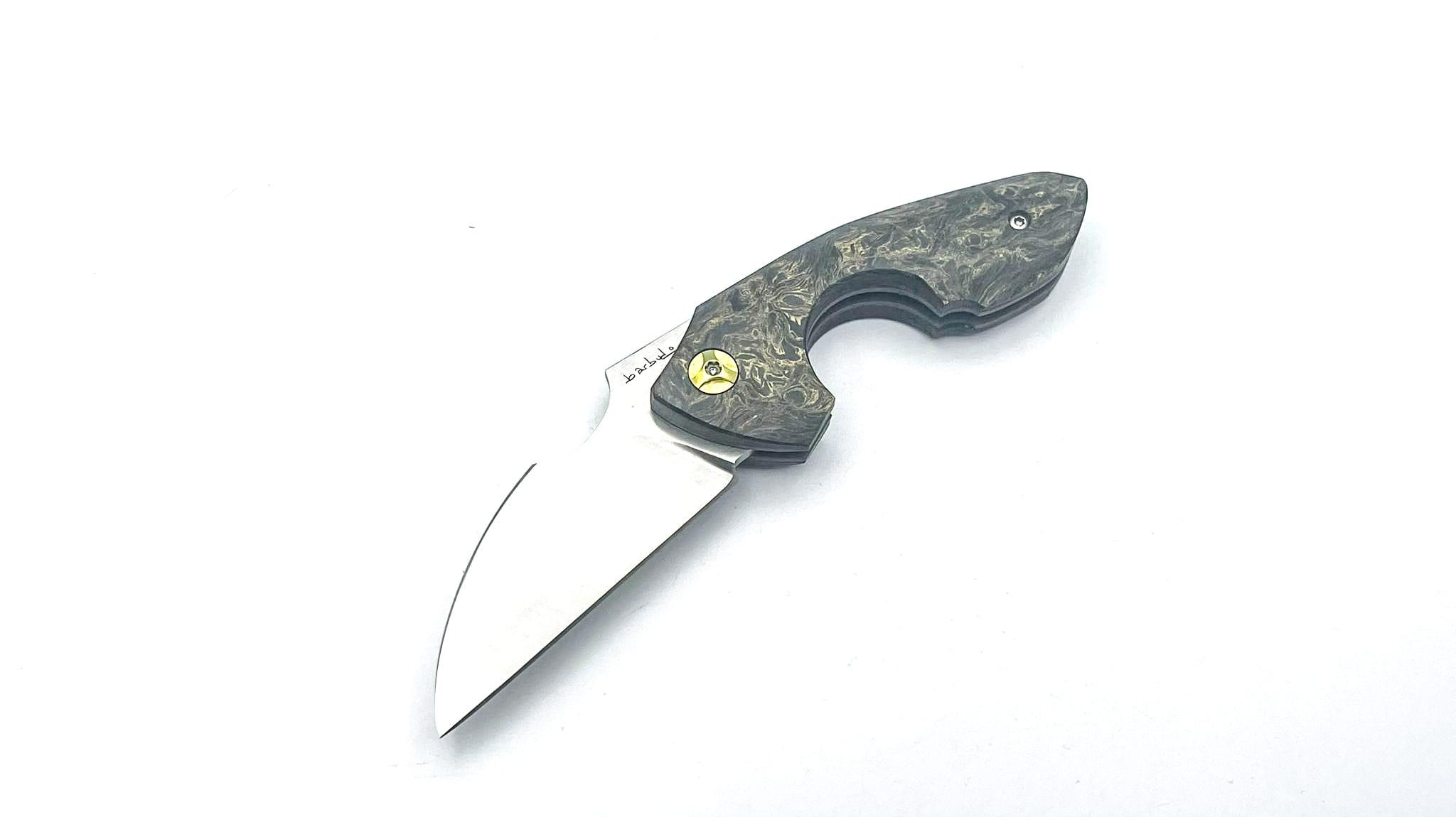 NAVAJAS BARBUDO, Magallanes Cigar Cutter Friction Folder, GOLDEN FATCARBON, SCHWARZER TITAN LINER & SPACER / GELBE ACHSSCHRAUBE, M390, handgemacht FULL CUSTOM / No. 5 – Bild 2
