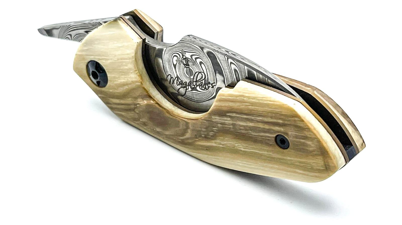 NAVAJAS BARBUDO, Magallanes Cigar Cutter Friction Folder, DAMASTEEL Großerosen, MAMMUT, LINER & SCHRAUBEN BRONZETITAN, SCHWARZER SPACER, handgemacht FULL CUSTOM / No. 26 – Bild 5