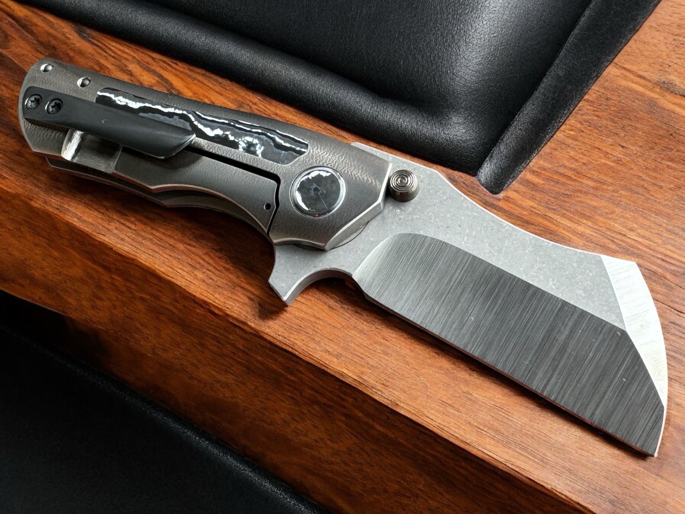 DARAC STEEL CUSTOM KNIVES "TOUCAN" Framelock Folder Titan Fatcarbon Inlays Zirconium Clip & Backspacer M390 – Bild 11