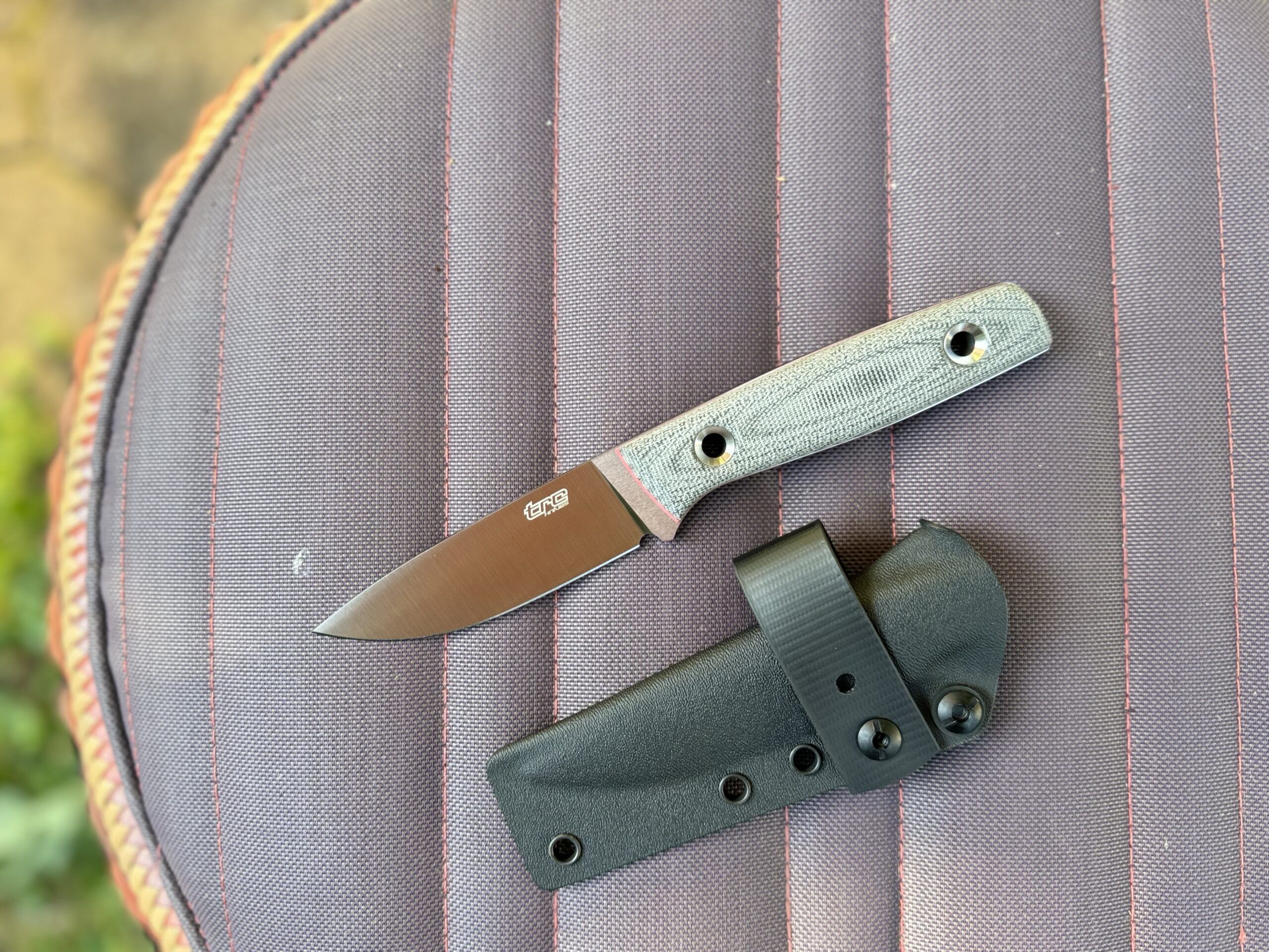 TRC Knives Classic Freedom / Satin / M390/ Black Canvas Micarta / Red liner / Kydex – Bild 4