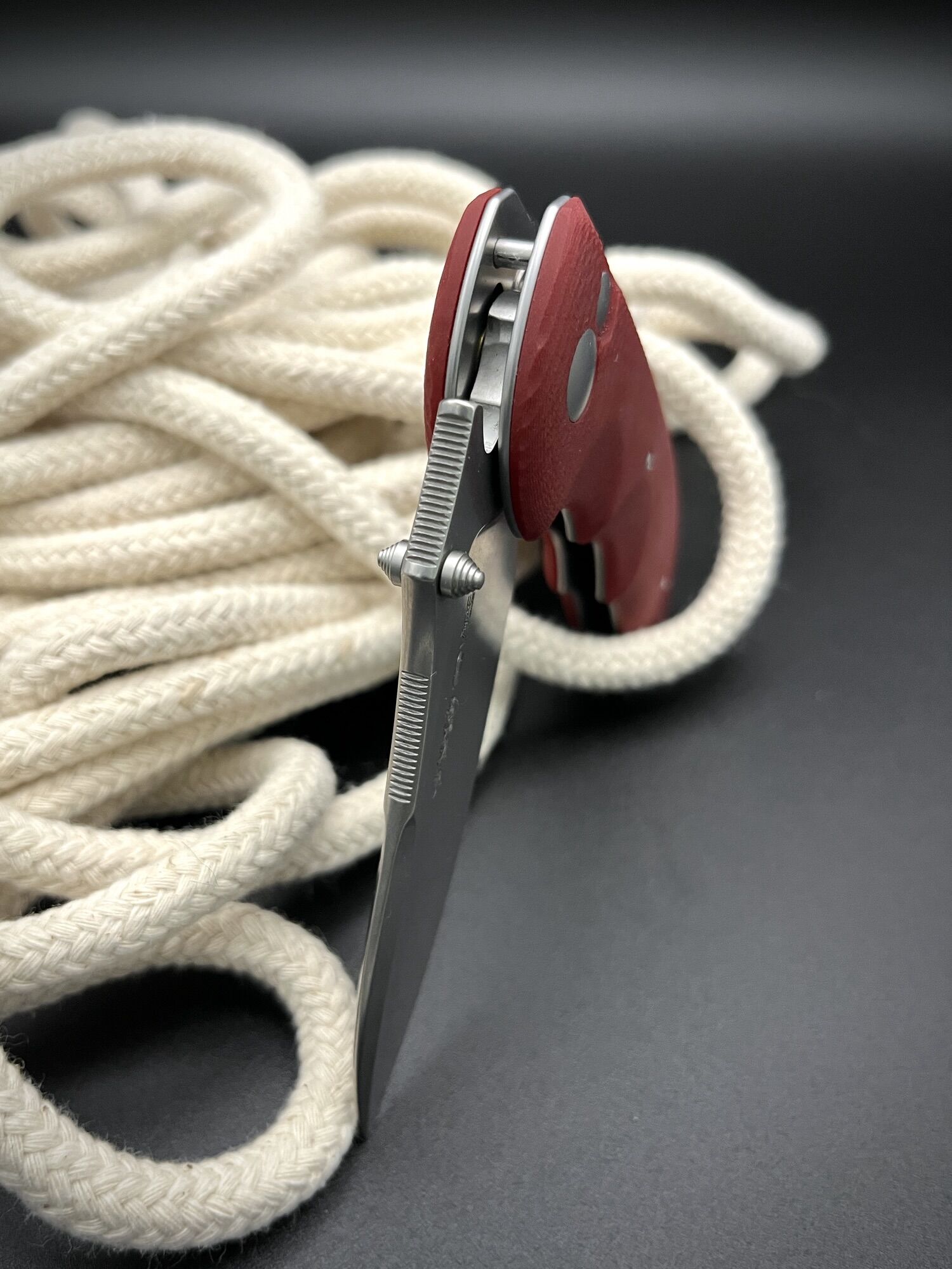 Viper | MOON | Magnacut / G10 red – Designed by Fabrizio Silvestrelli - Image 4