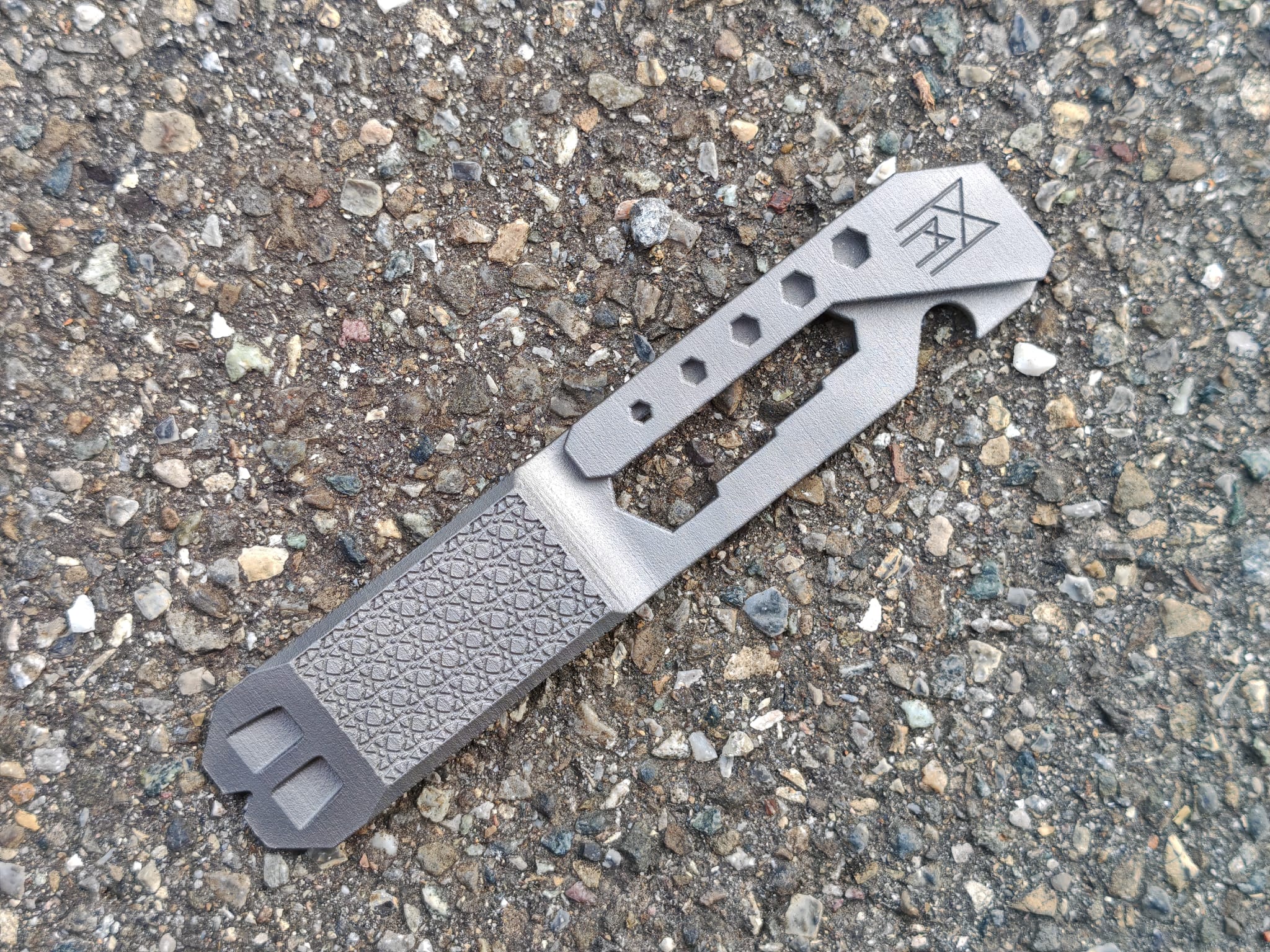 Midgards knife Pry-Bar 3 D printed titanium with whistle and clip - Image 2