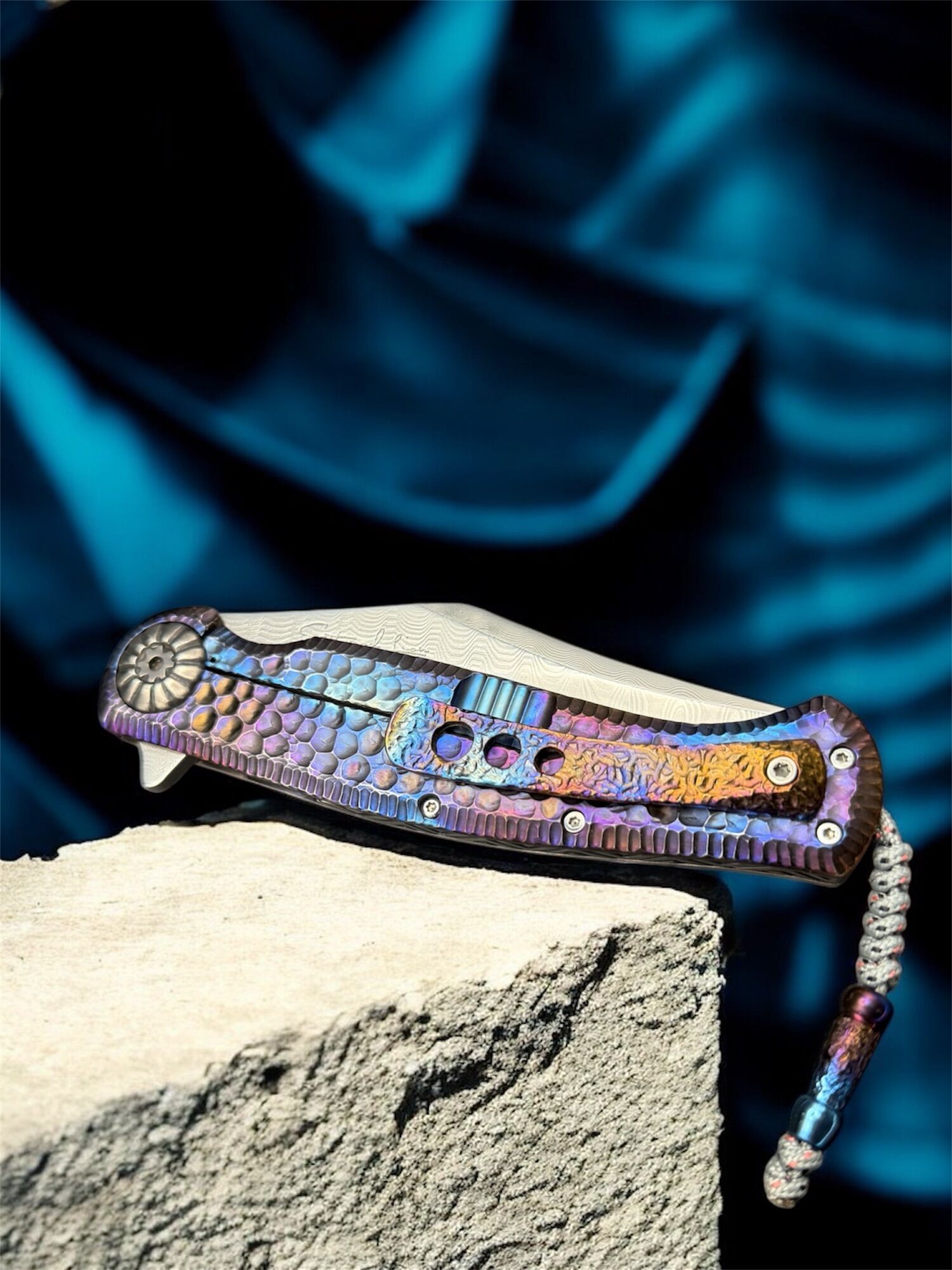 Gudy van Poppel Custom | Eastbull Lion | Damaststeel - Titan/ Timascus, Framelock Flipper - Image 3
