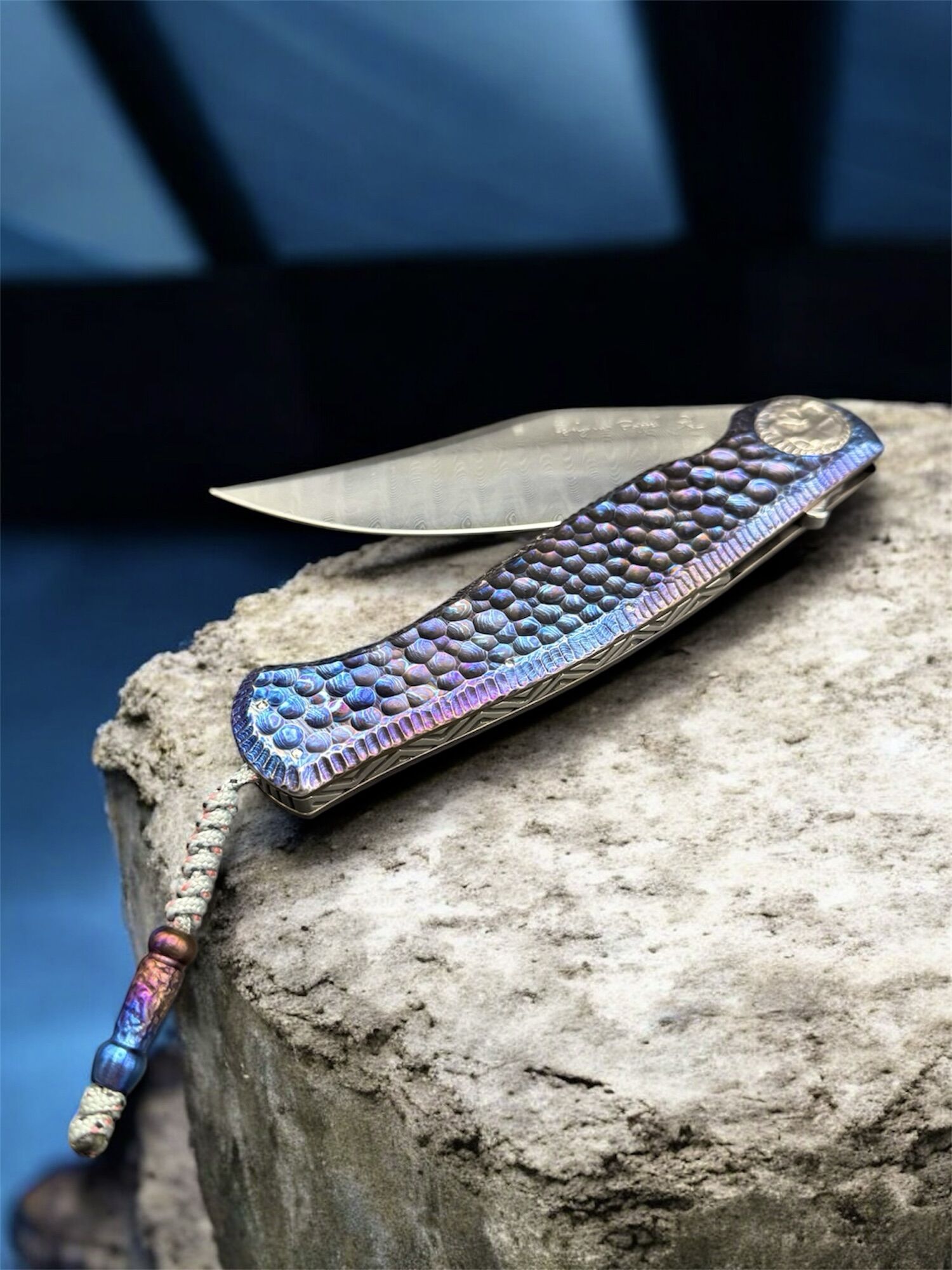 Gudy van Poppel Custom | Eastbull Lion | Damaststeel - Titan/ Timascus, Framelock Flipper - Image 6
