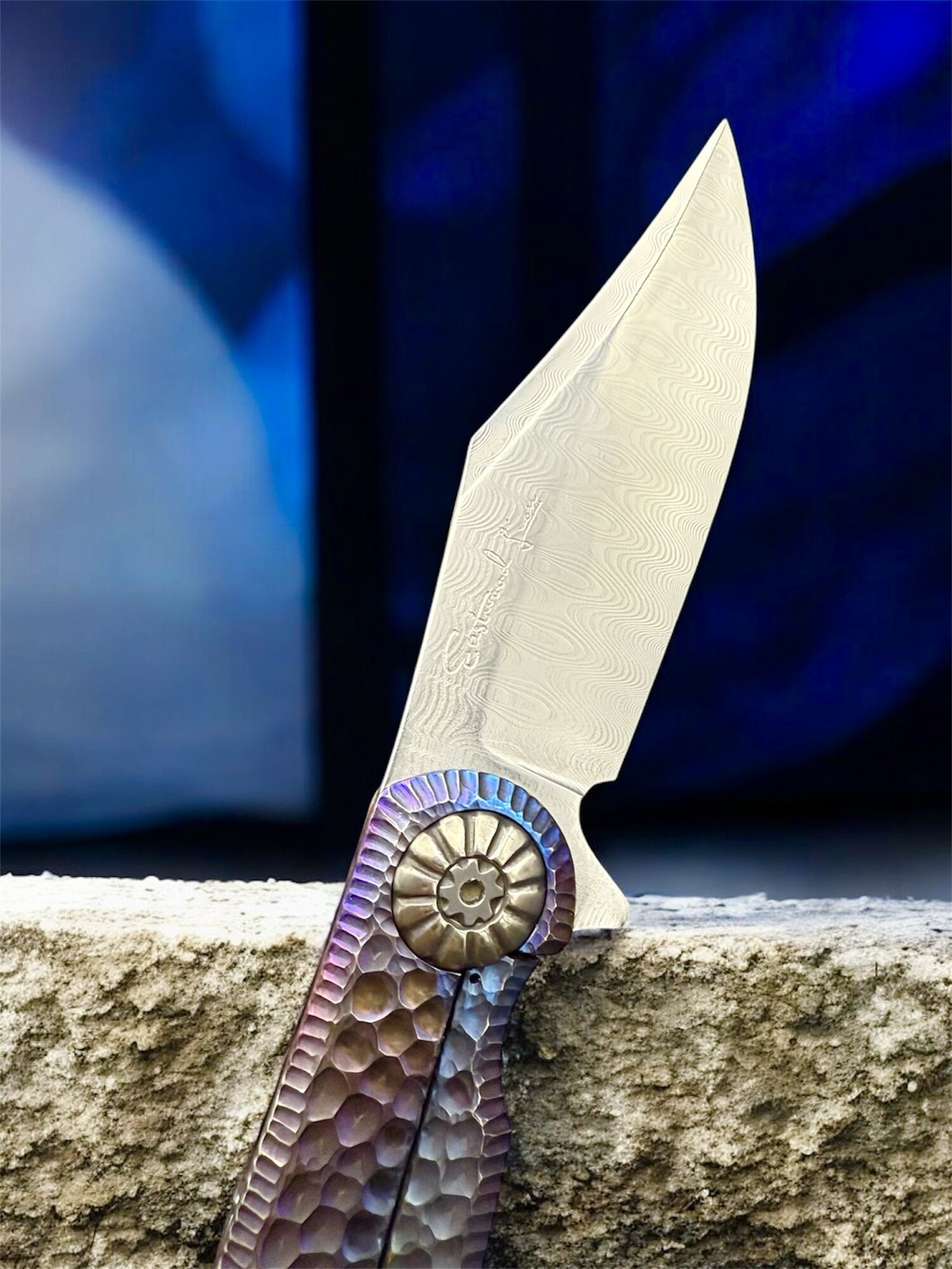 Gudy van Poppel Custom | Eastbull Lion | Damaststeel - Titan/ Timascus, Framelock Flipper - Image 7