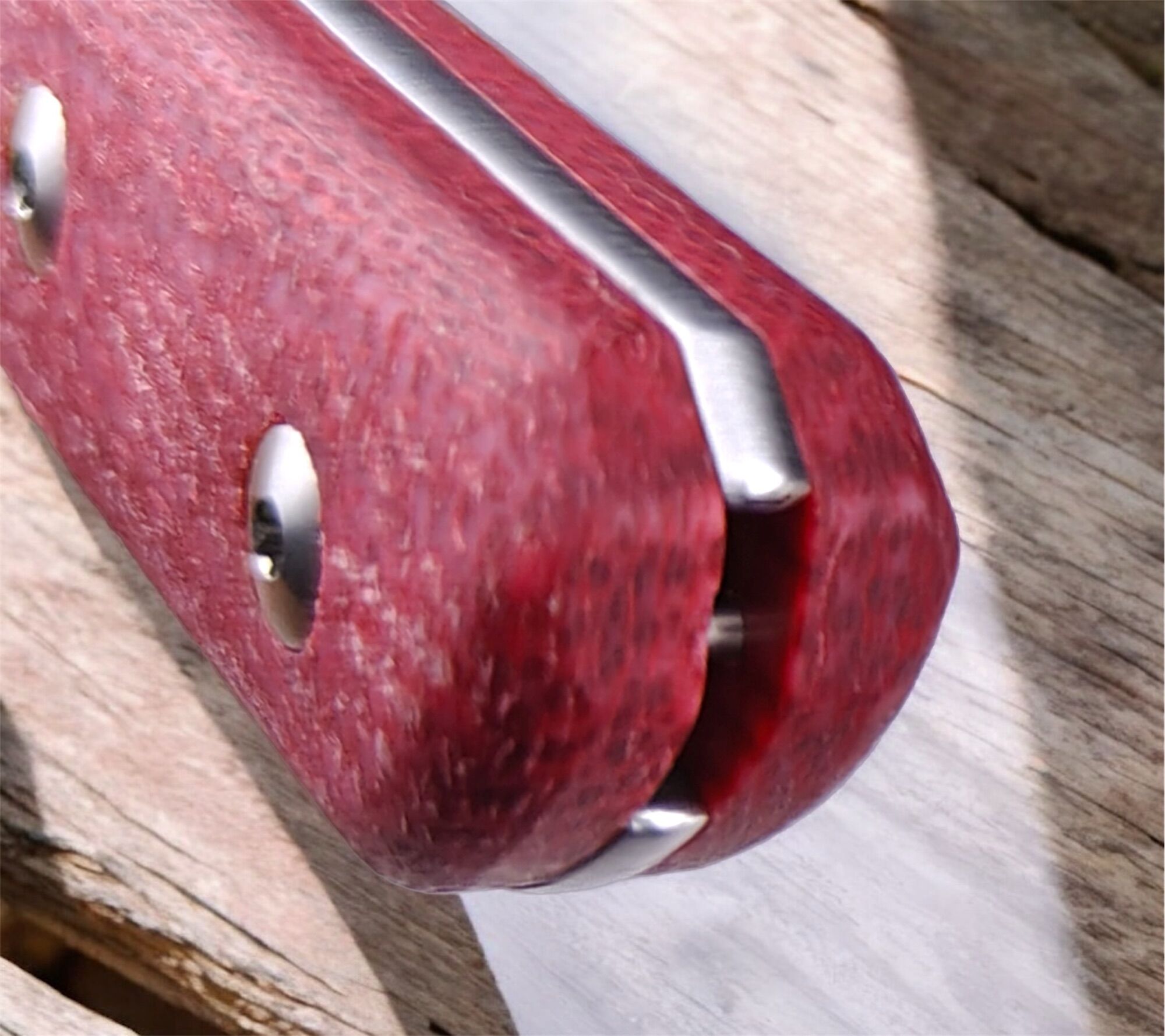 Straight Line EDC | SCORER | Magnacut SW / Red Burlap Micarta - Designed by Igor Bortolussi - Image 4