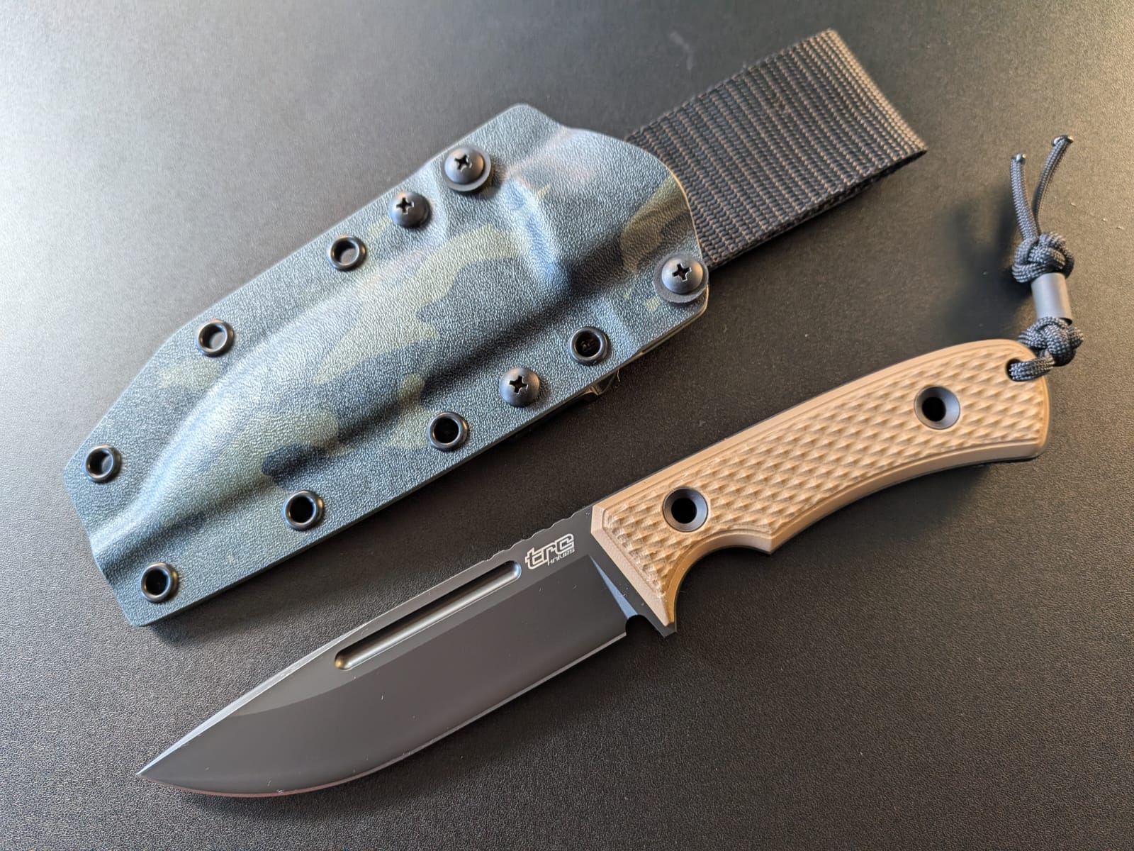 TRC Knives | South Pole | V4E, DLC-Finish, Coyote G-10 & Multicam Black Kydex Sheath – Bild 6