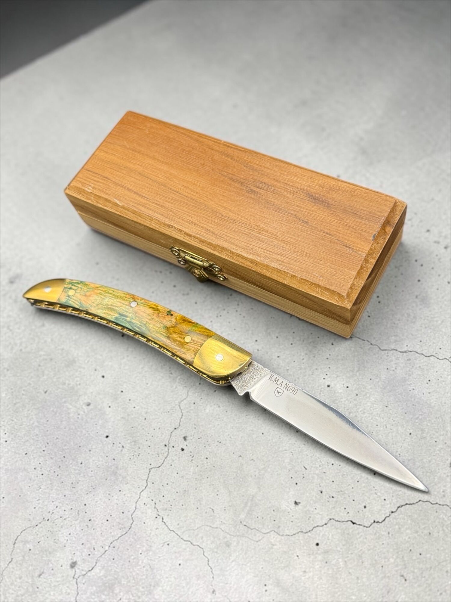 TFG | K.M.A. MASTER WORK Ince | Inlay – Burl | Hand Finished Guilloché - Slipjoint N690 Semi Mirror Polish - Image 18