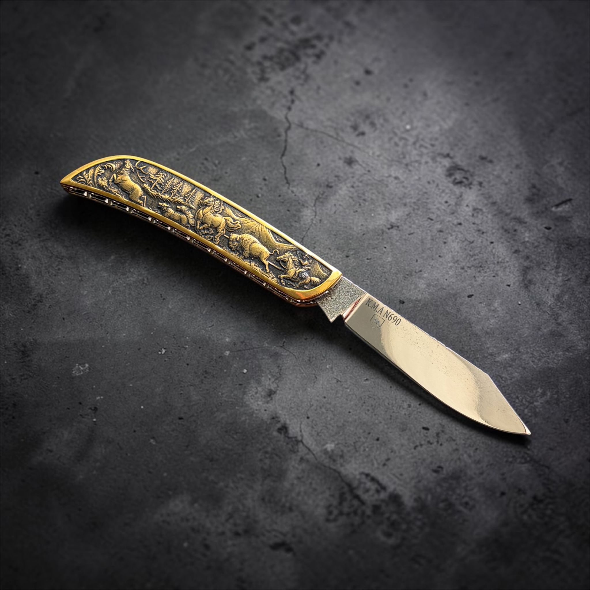 TFG | K.M.A MASTER WORK Hunt Gold | Hand Finished Guilloché - Slipjoint N690 Semi Mirror Polish - gravierter Griff – Bild 2