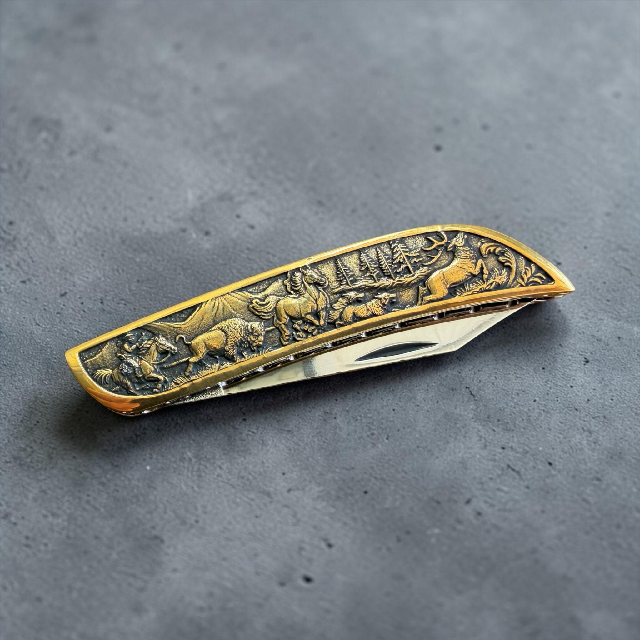 TFG | K.M.A MASTER WORK Hunt Gold | Hand Finished Guilloché - Slipjoint N690 Semi Mirror Polish - gravierter Griff – Bild 5