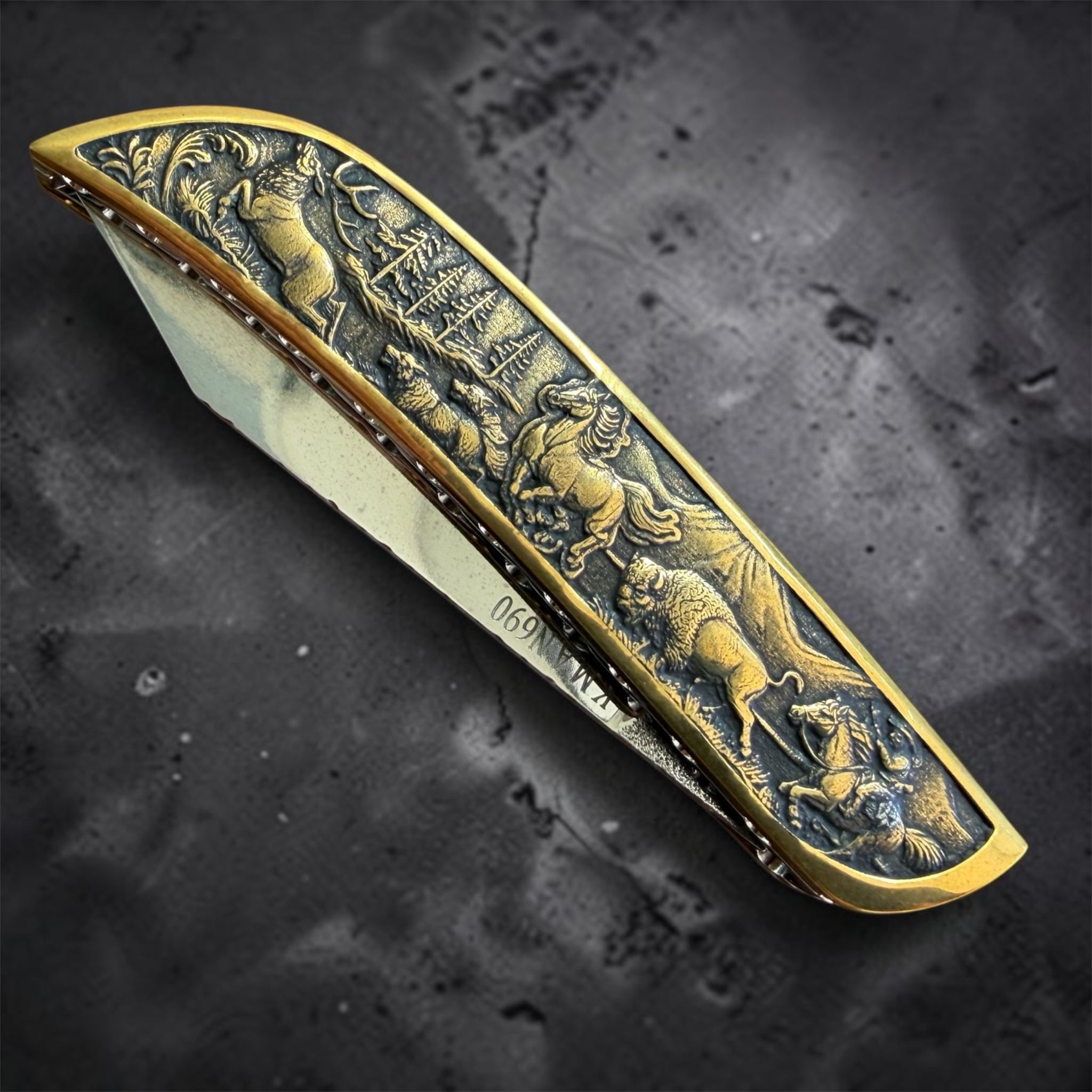TFG | K.M.A MASTER WORK Hunt Gold | Hand Finished Guilloché - Slipjoint N690 Semi Mirror Polish - gravierter Griff – Bild 3