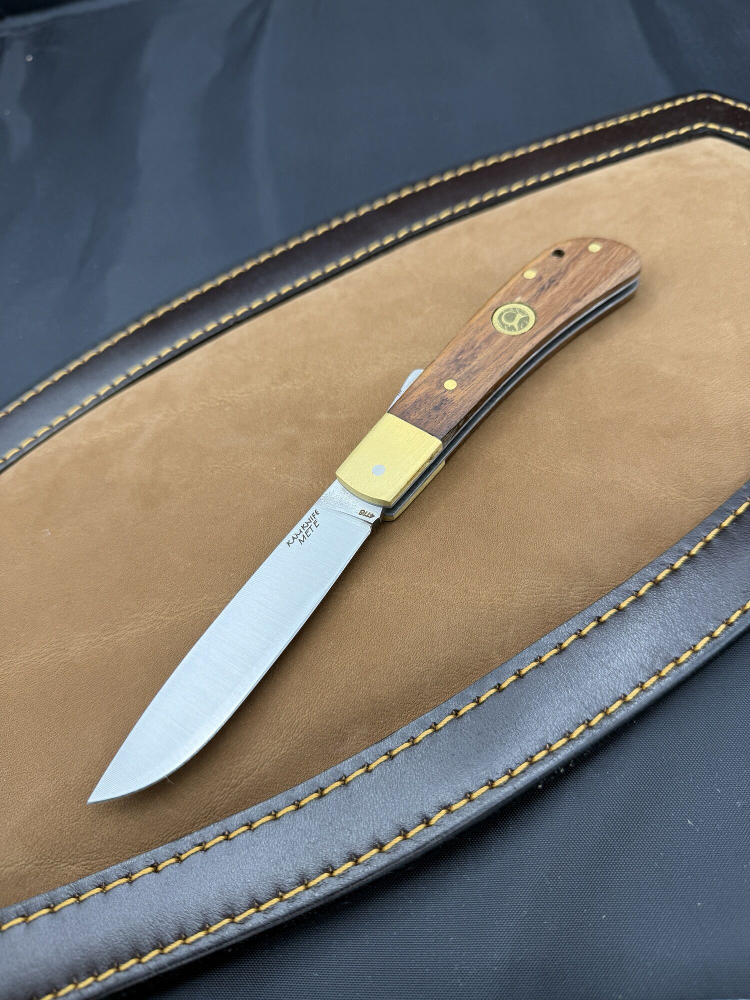 KAM KNIFE | METE | 4116 & Mahagoniholz - Backlock – Bild 2