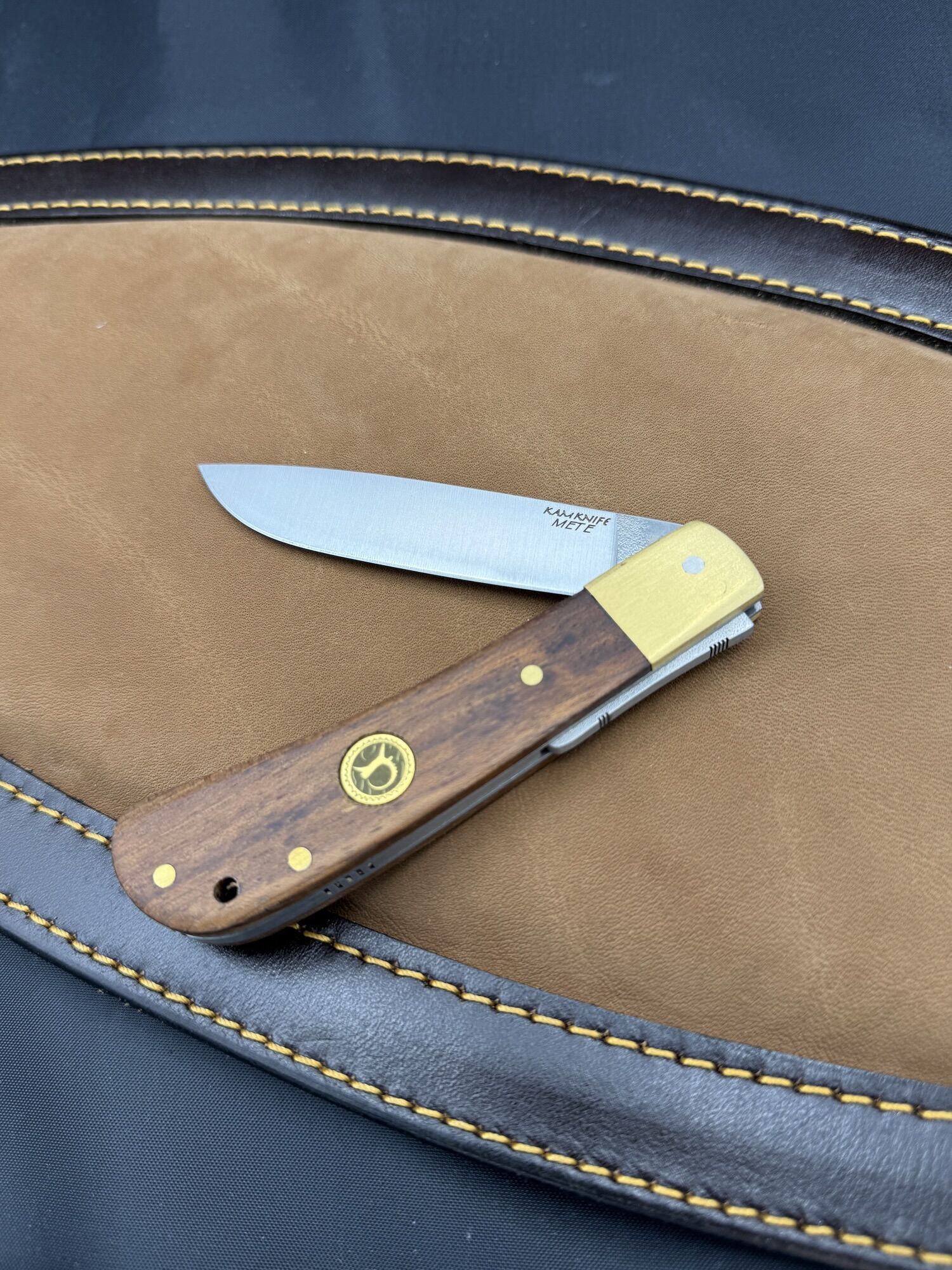 KAM KNIFE | METE | 4116 & Mahagoniholz - Backlock – Bild 4