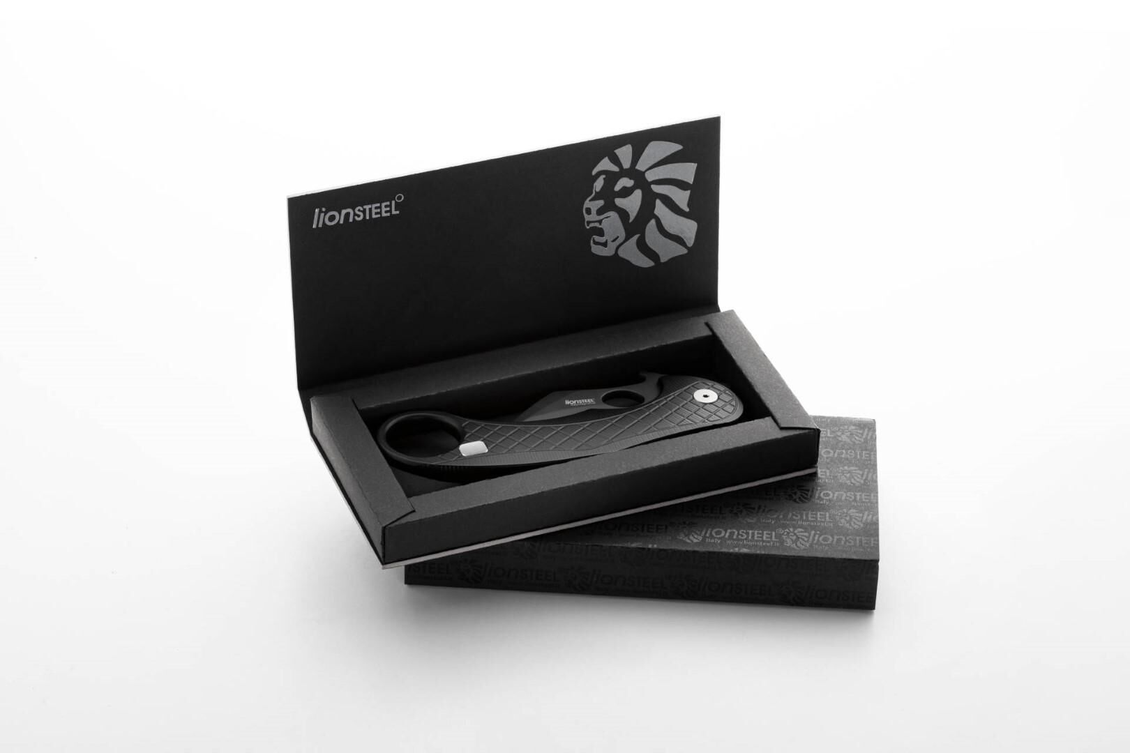 LionSteel L.E.One - Black / Black - CPM MagnaCut - collaboration with Emerson Design - Image 4